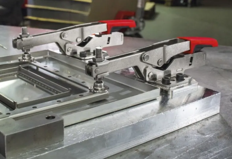 Bessey Horizontal Toggle Clamp with Open Arm and Horizontal Base Plate