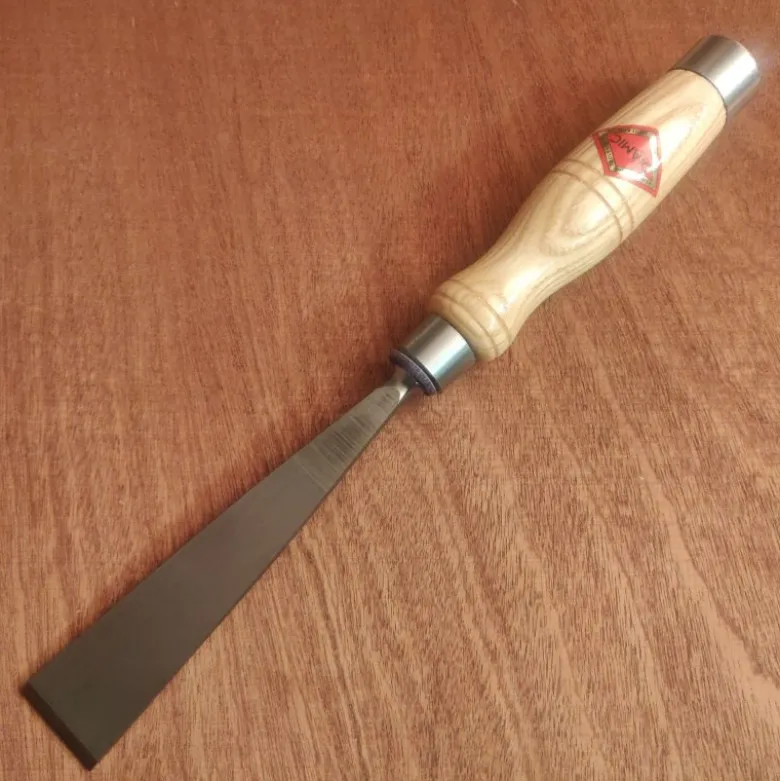 Henry Taylor No. 1 Allongee Chisel - 1 1/4'' (32mm)
